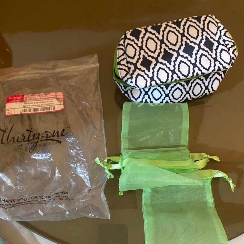 Thirty-One Baubles and Bracelets  Travel Jewelry Case